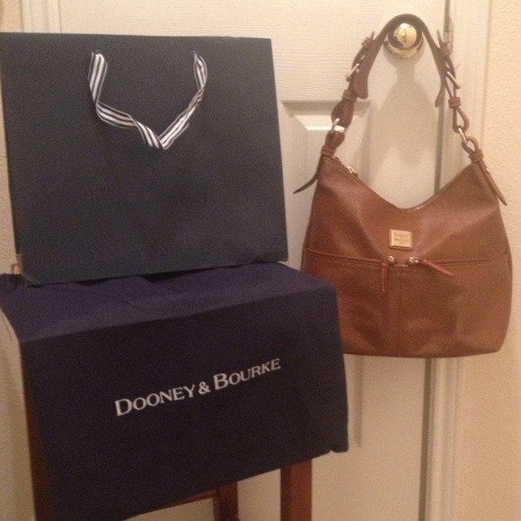 ✋ON HOLD✋Dooney & Bourke Brown Pocket Sac Bag