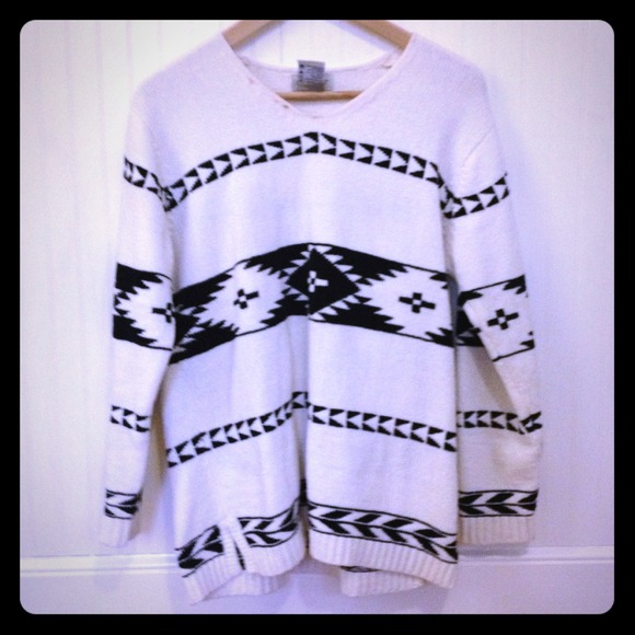 white stag Sweaters - SOLD❌ ⚡⚡White stag sweater.