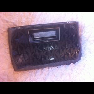 MICHAEL KORS CLUTCH!!!