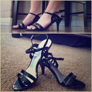 ✂REDUCED✂ Black heels