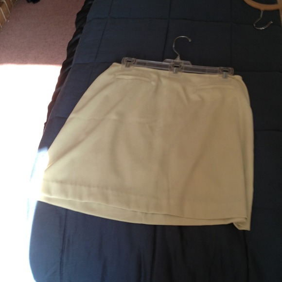 Celery green pencil skirt - Picture 2 of 2