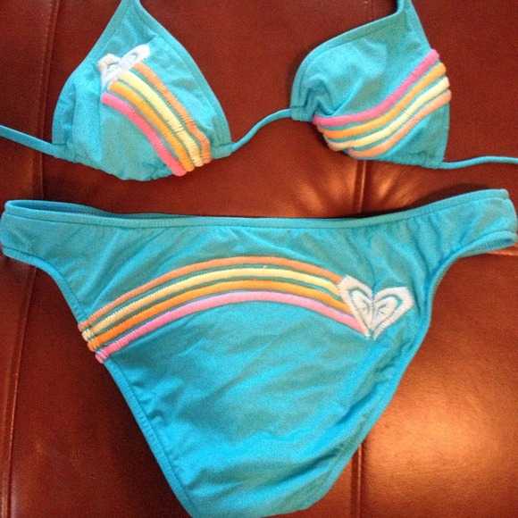 🚨SOLD🚨Adorable Roxy Bikini👙 - Picture 2 of 4
