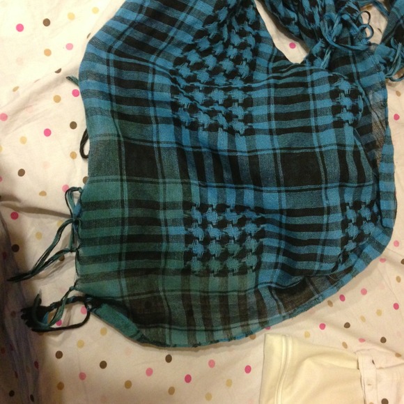 Small purple-checkered terror scarf🌟(LIKE NEW)🌟 - Picture 4 of 4