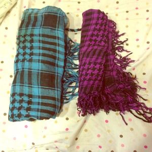 Small purple-checkered terror scarf🌟(LIKE NEW)🌟