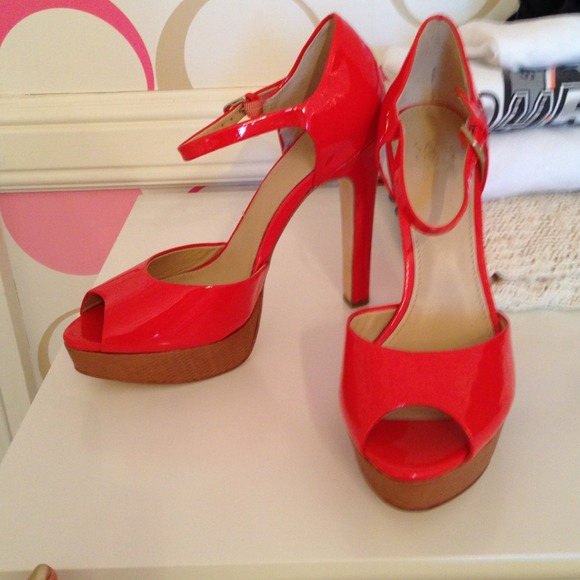 BRAND NEW!! Bright orange Saks Fifth Avenue heels