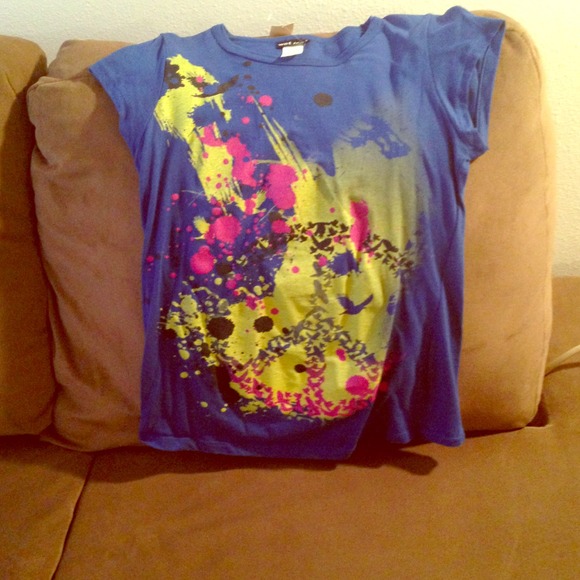 Trendy royal blue T-shirt