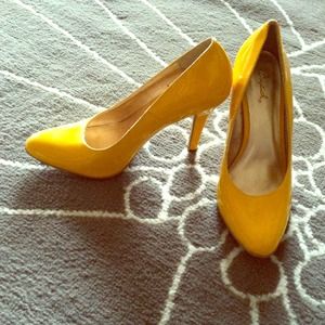 Yellow heel