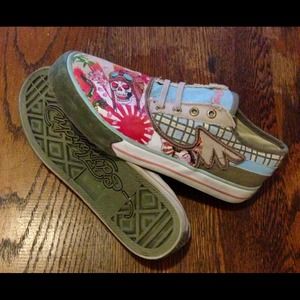 Ed Hardy tennis shoe.