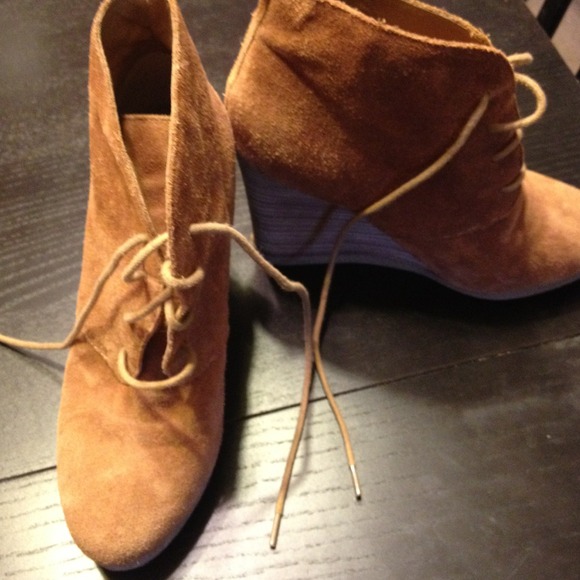 Steve Madden brown wedge boots
