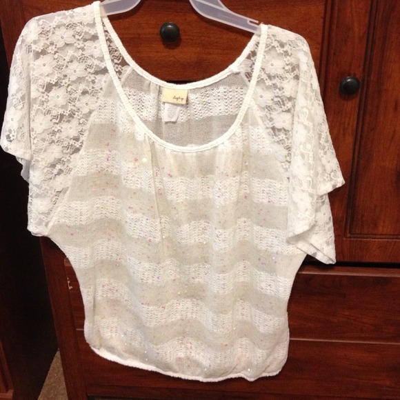 Cute white shirt!