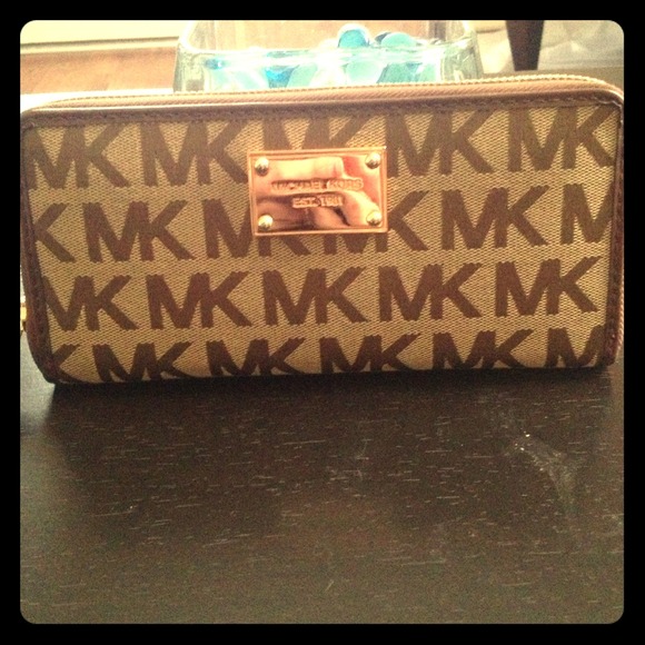 Authentic Michael kors wallet!