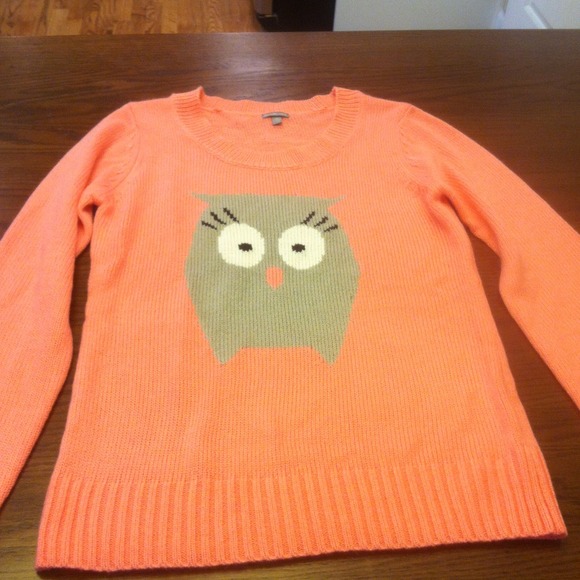 Adorable Charlotte Russe sweater size M.