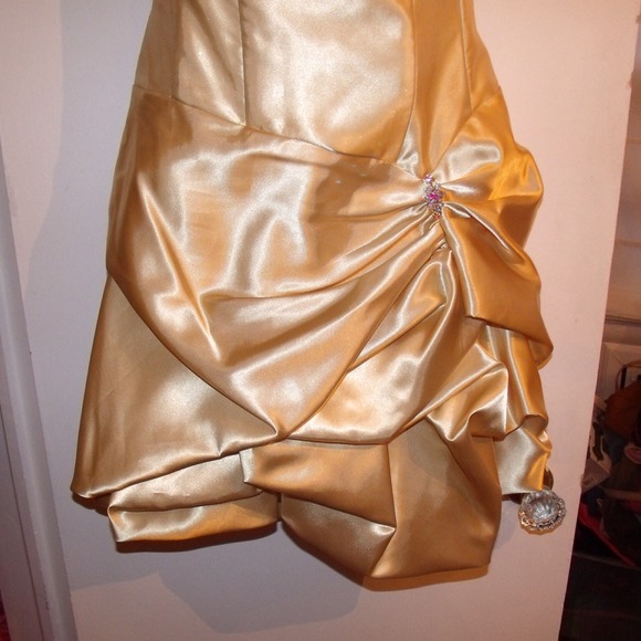 Gorgeous gold ruffle dress for prom and evening - Picture 2 of 4