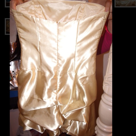 Gorgeous gold ruffle dress for prom and evening - Picture 4 of 4