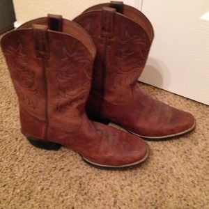 Brown Ariat cowboy boots