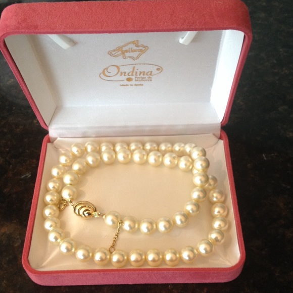 Cultured Pearl necklace with 14k gold clasps