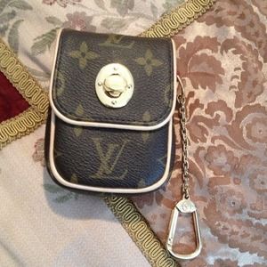 Cute little Louis Vuitton camera holder!!