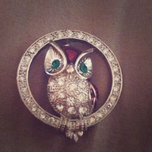 Owl pin