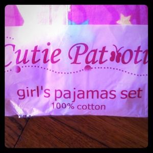 100 % cotton girls pajamas set.