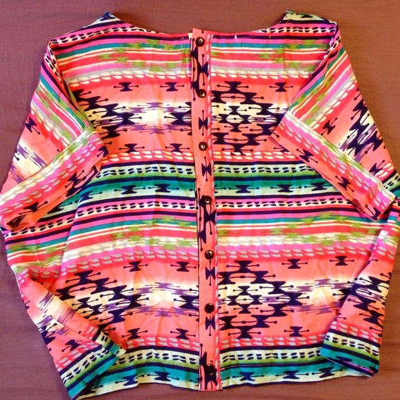 Loose, Aztec print crop top! Cute buttons on back!