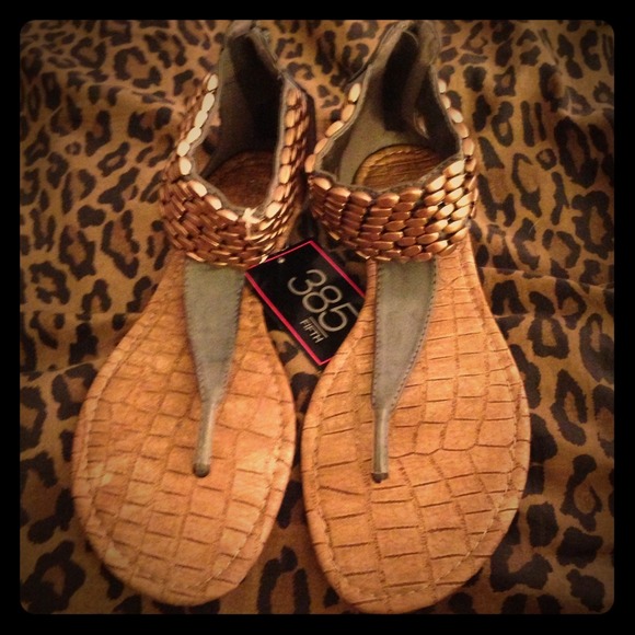 Brand New- Women's Grey and Rose Gold Sandal