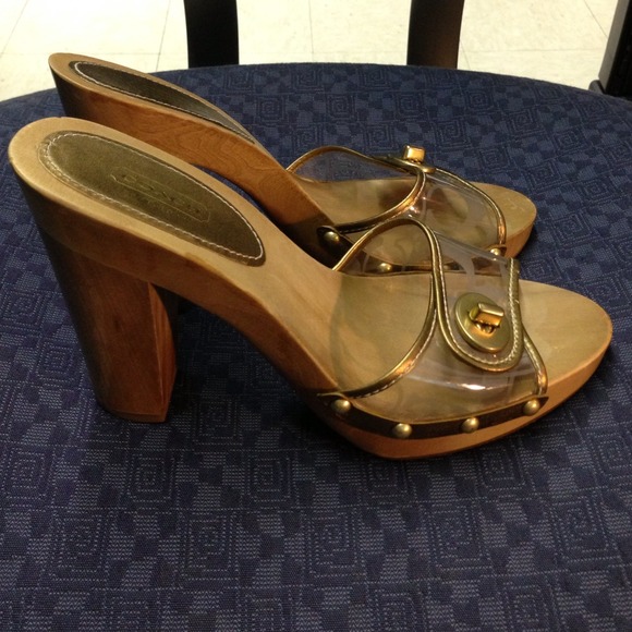 "Sold"Real Coach shoes size 9. Worn twice. - Picture 2 of 4