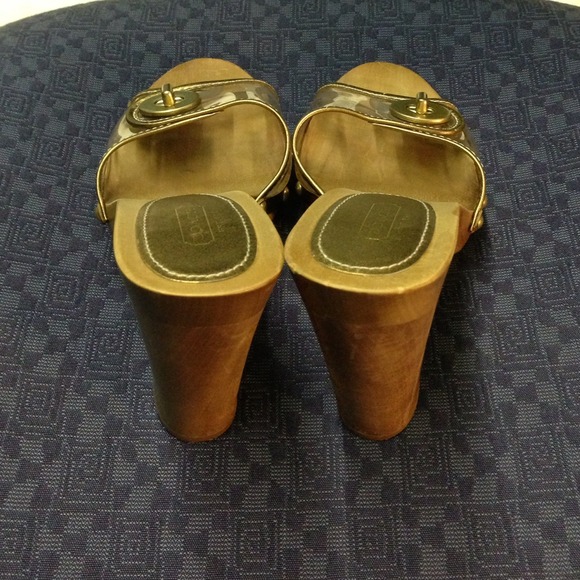 "Sold"Real Coach shoes size 9. Worn twice. - Picture 3 of 4