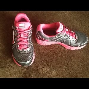 Used Black and pink Nike Reax Rocket