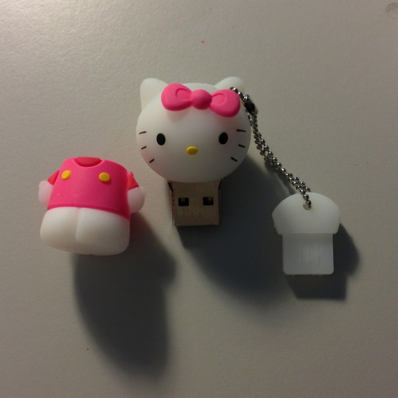 Hello Kitty USB 32G - Picture 2 of 4