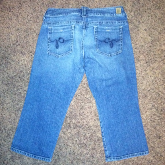 Guess Capris🚫Sold🚫 - Picture 2 of 2