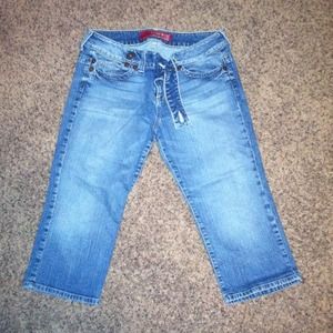 Guess Capris🚫Sold🚫