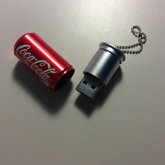 Coca cola USB 16G New! With strong Magnet closer. - Picture 2 of 3