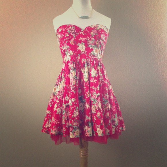 Forever 21 Dresses & Skirts - 🔽Just reduced🔽Forever 21 Red floral dress