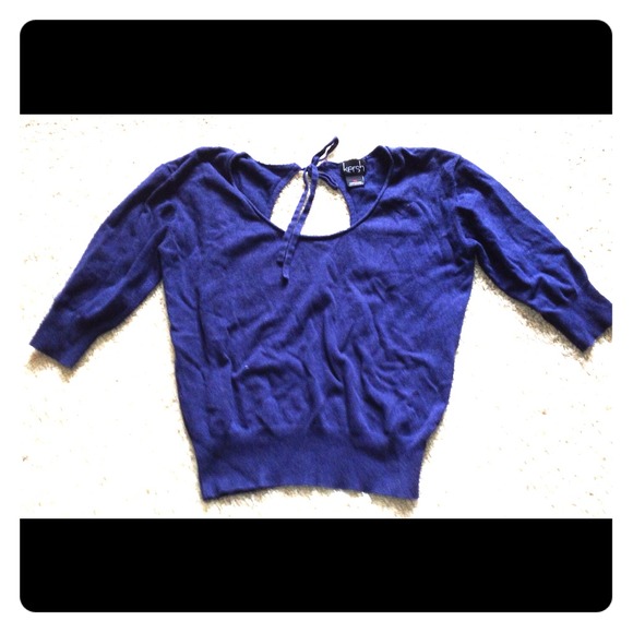 *SOLD!* Kersh cut out key hole top - Picture 1 of 2