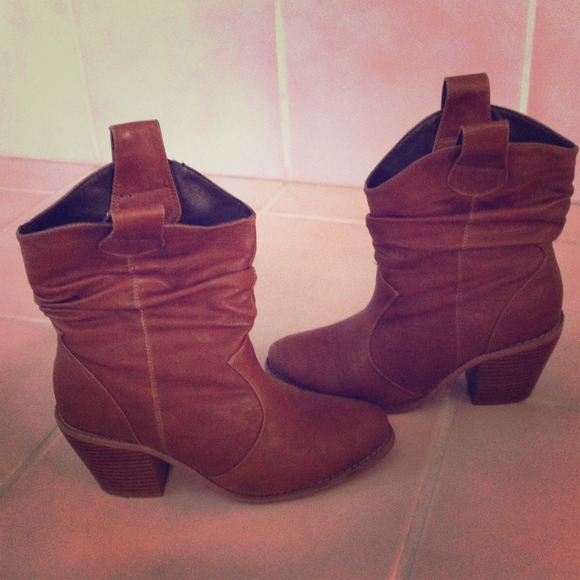 Cognac boots