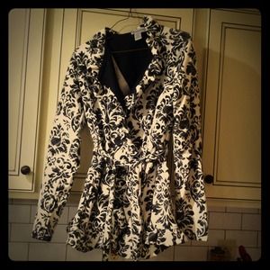 TRADE!BundleVintage Style Floral Coat and necklace
