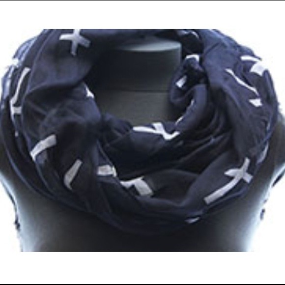 Accessories - 🚫SOLD🚫🌟NEW🌟black cross infinity scarf