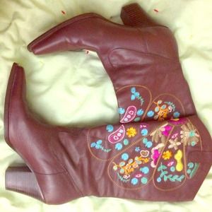 High-heeled Cowgirl boots