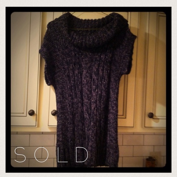 SOLD Grey sweater - Picture 1 of 2