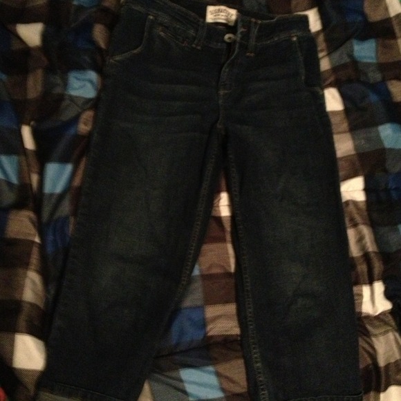 Sold in bundle. Levi Capri jeans
