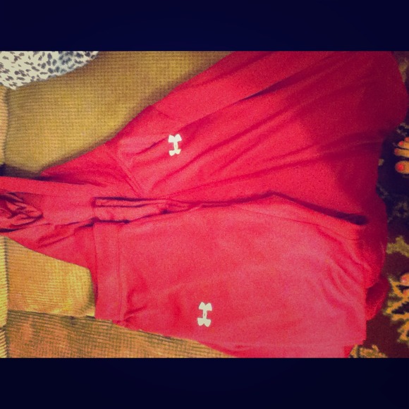 A Under Armor jacket and pants