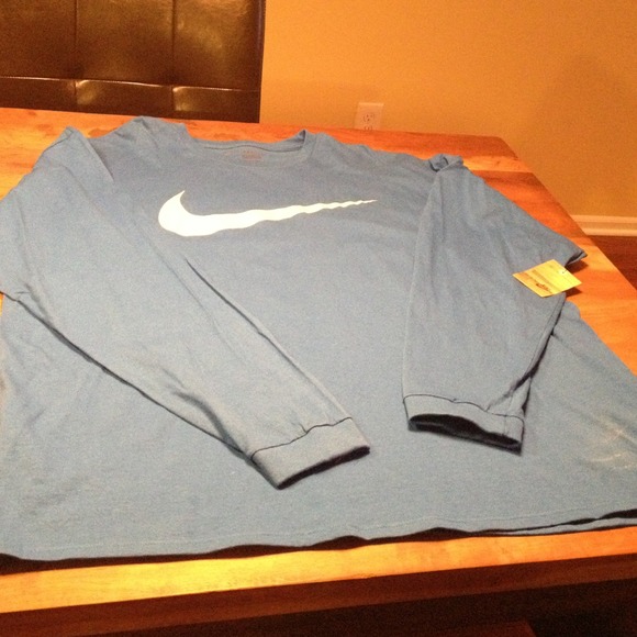 🔴SOLD🔴Men's long sleeve Nike shirt🔴SOLD🔴