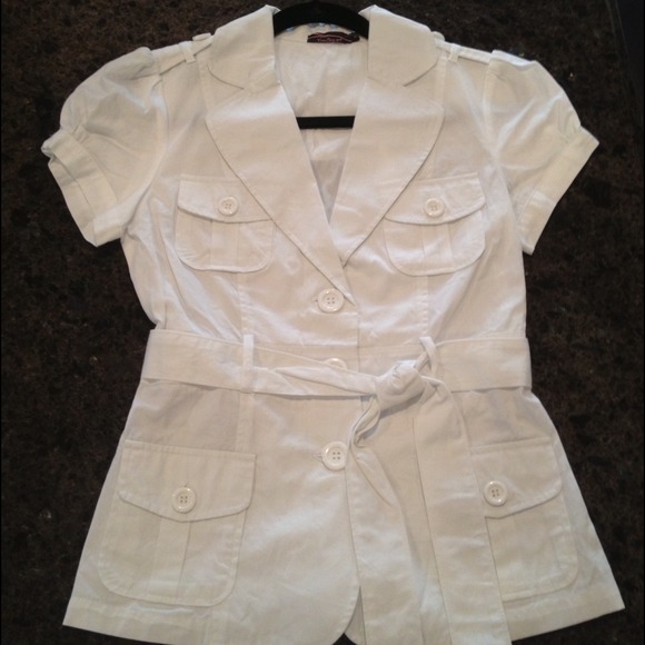 🔹Sold🔹 White Cap Sleeve Jacket