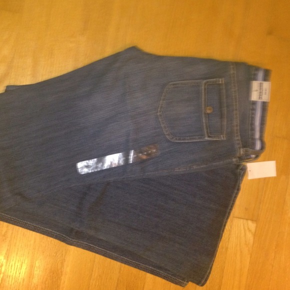 Gap low rise stretch denim. NWT bootcut size 6
