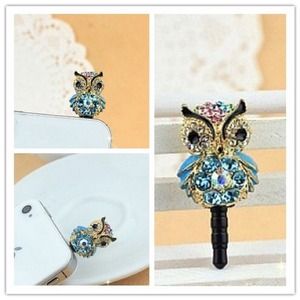 Owl dust plug for phone