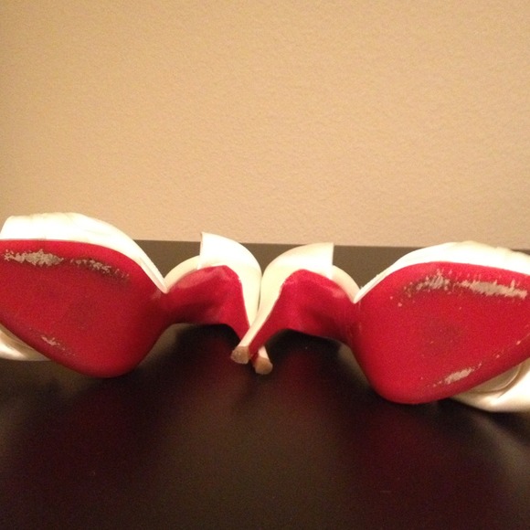 *SOLD* Ivory satin Christian Louboutin - Picture 2 of 3