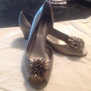 Size 9 good looking shoes