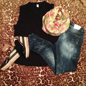 SOLD!!✔Paint Splashed Distressed Denim