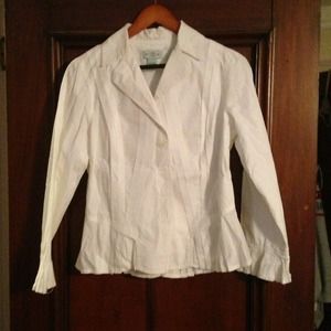 Fitted bodice white jacket