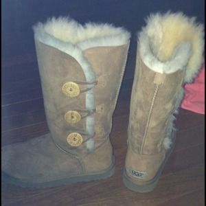 Never worn. Too big! Bailey button UGGS!